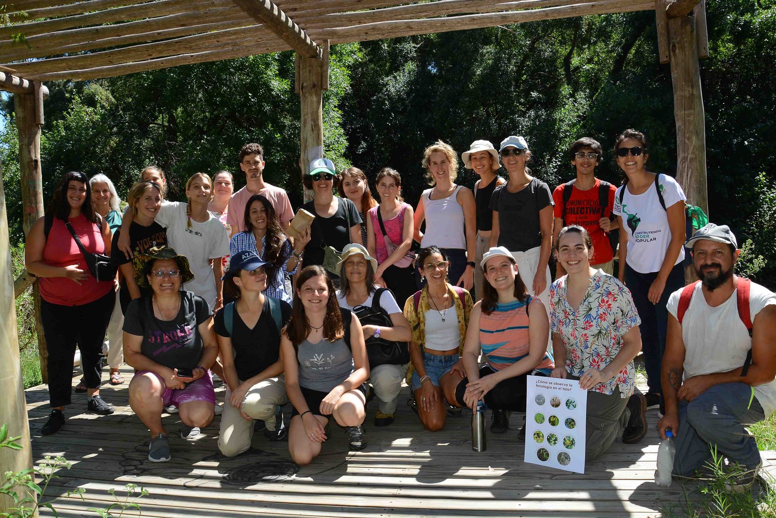 Personas participando de una actividad de RESTAURA